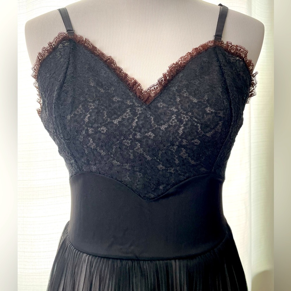 Vintage Lace Slip/Dress/Lingerie